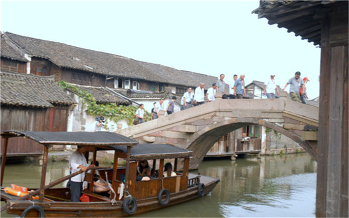 登高走橋，強身健體_副本.jpg