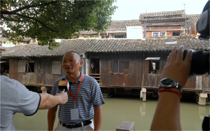 “烏鎮(zhèn)變化很大，越來越美。這次老年人免費游烏鎮(zhèn)活動，非常開心！”_副本.jpg